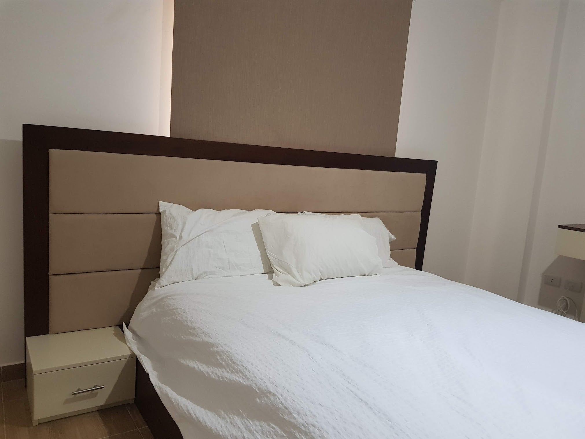 Modern Bedroom in dark Oak Veneer