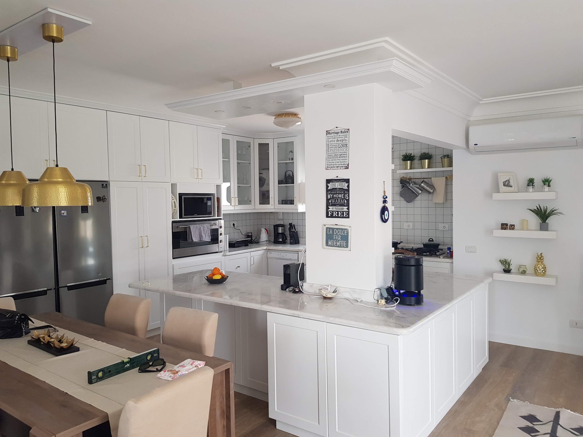 White x Gold Contemporary Kitchen