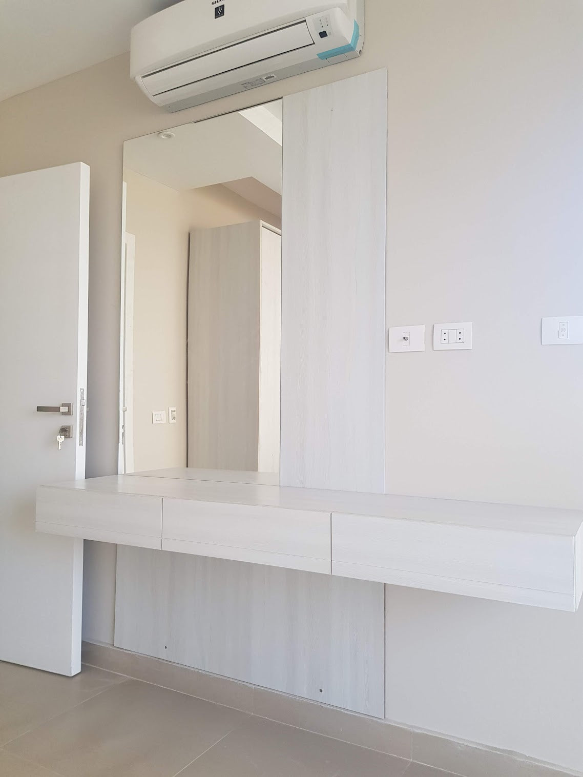 Light Grey Oak Summer Apartment