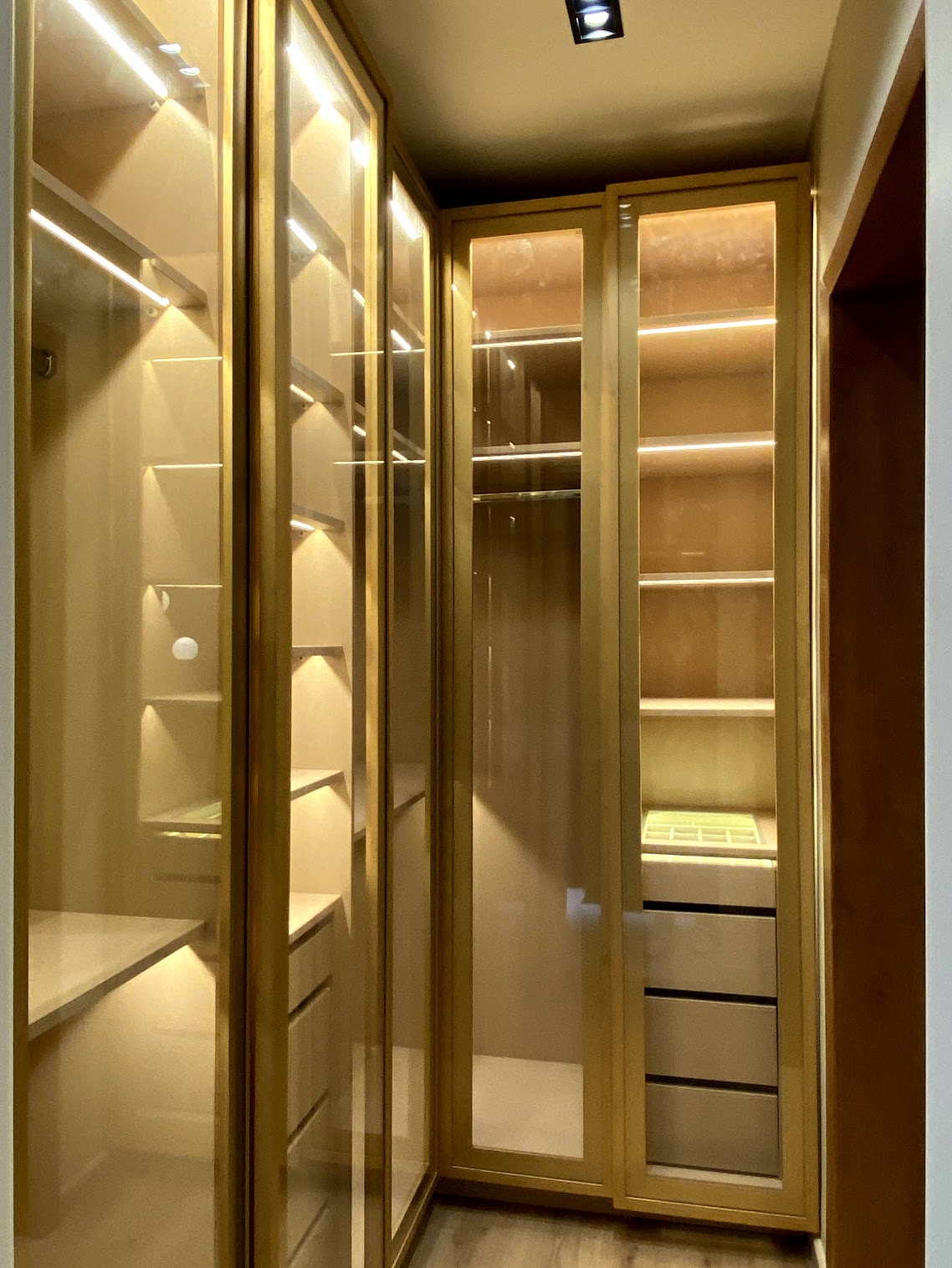 Gold L-Shape Dressing Room