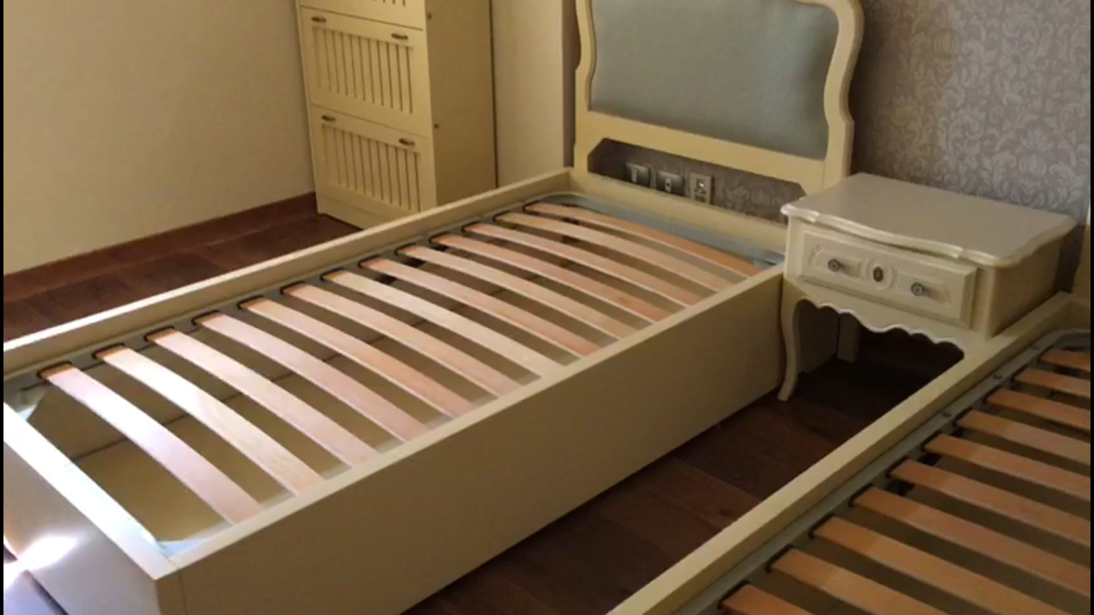 Classic Twin bedroom