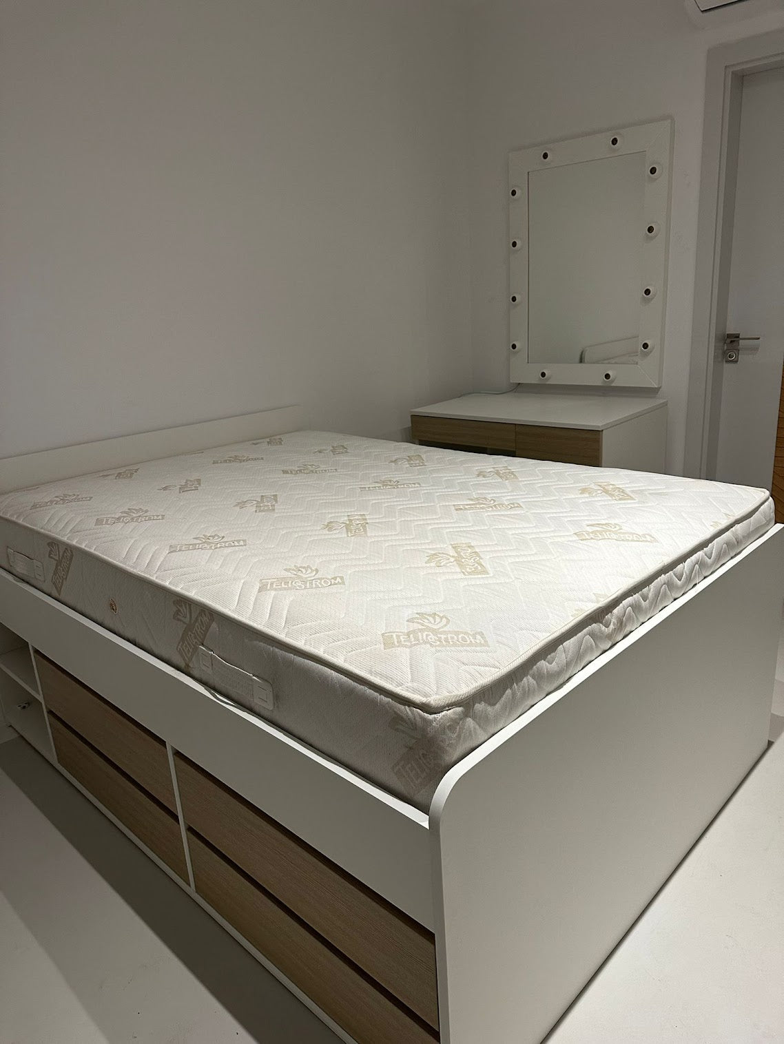 White x Wooden bed with drawers