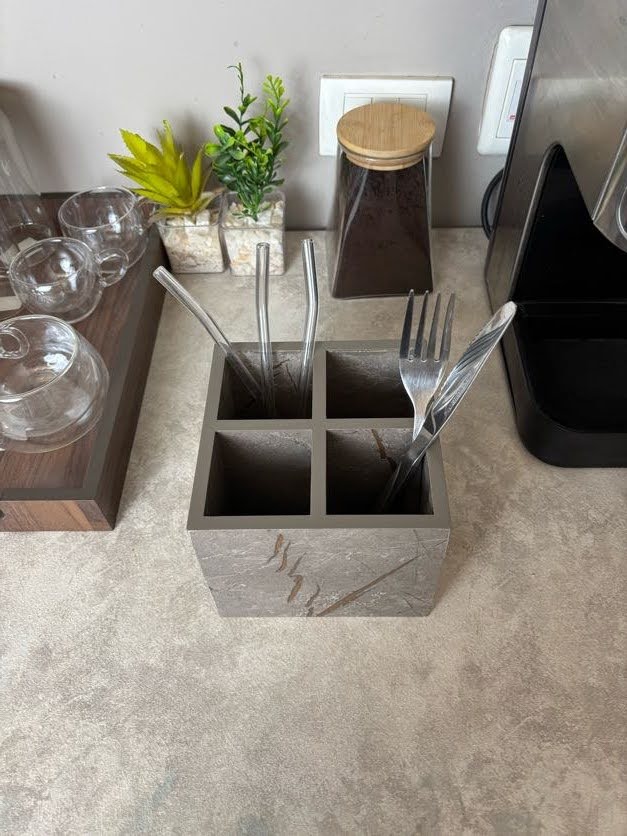 Marble-Textured Wooden Cutlery Holder – Elegant Dining Essential