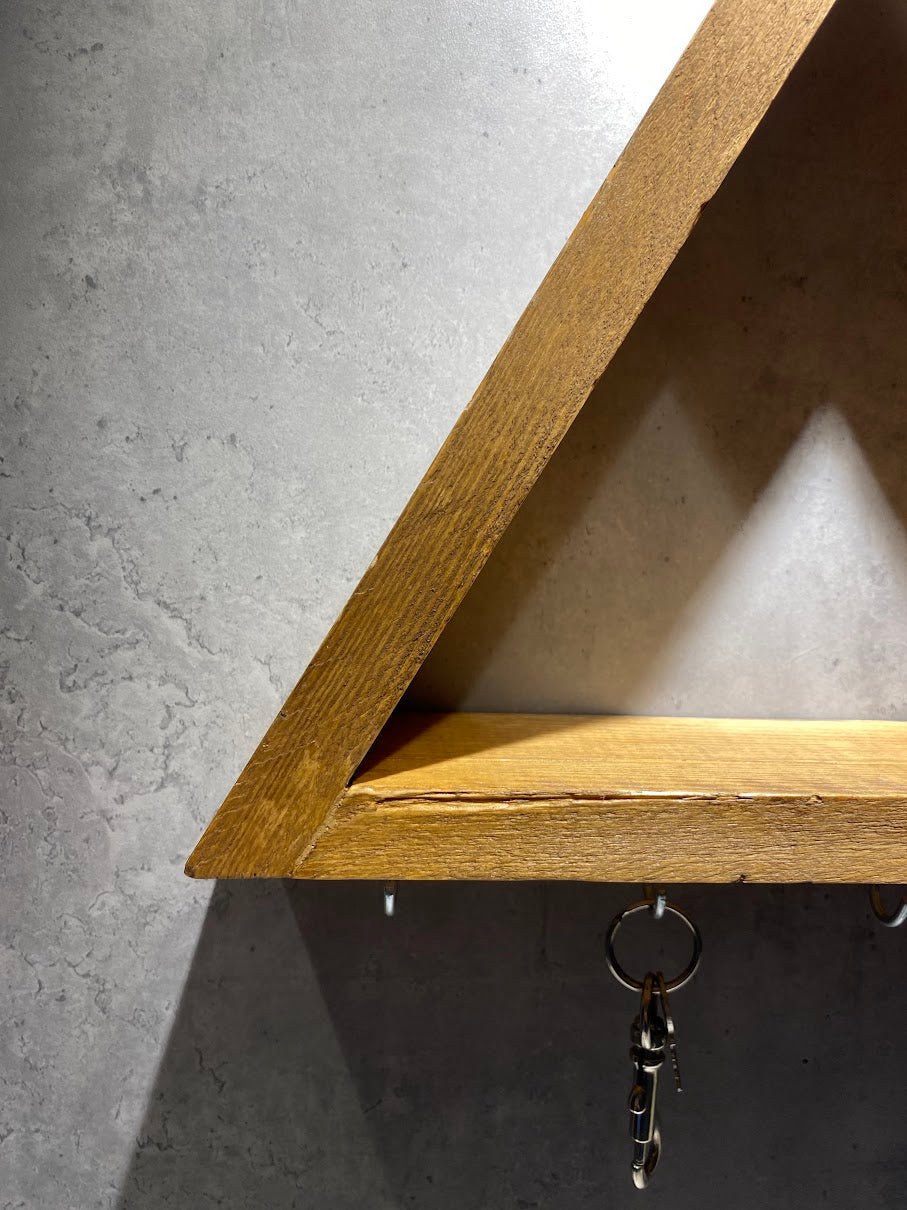 Triangle-Key-Shelf