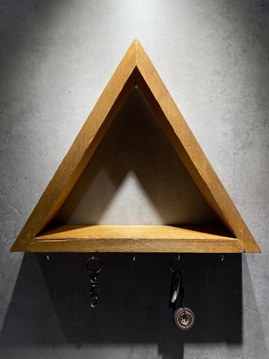 Triangle-Key-Shelf