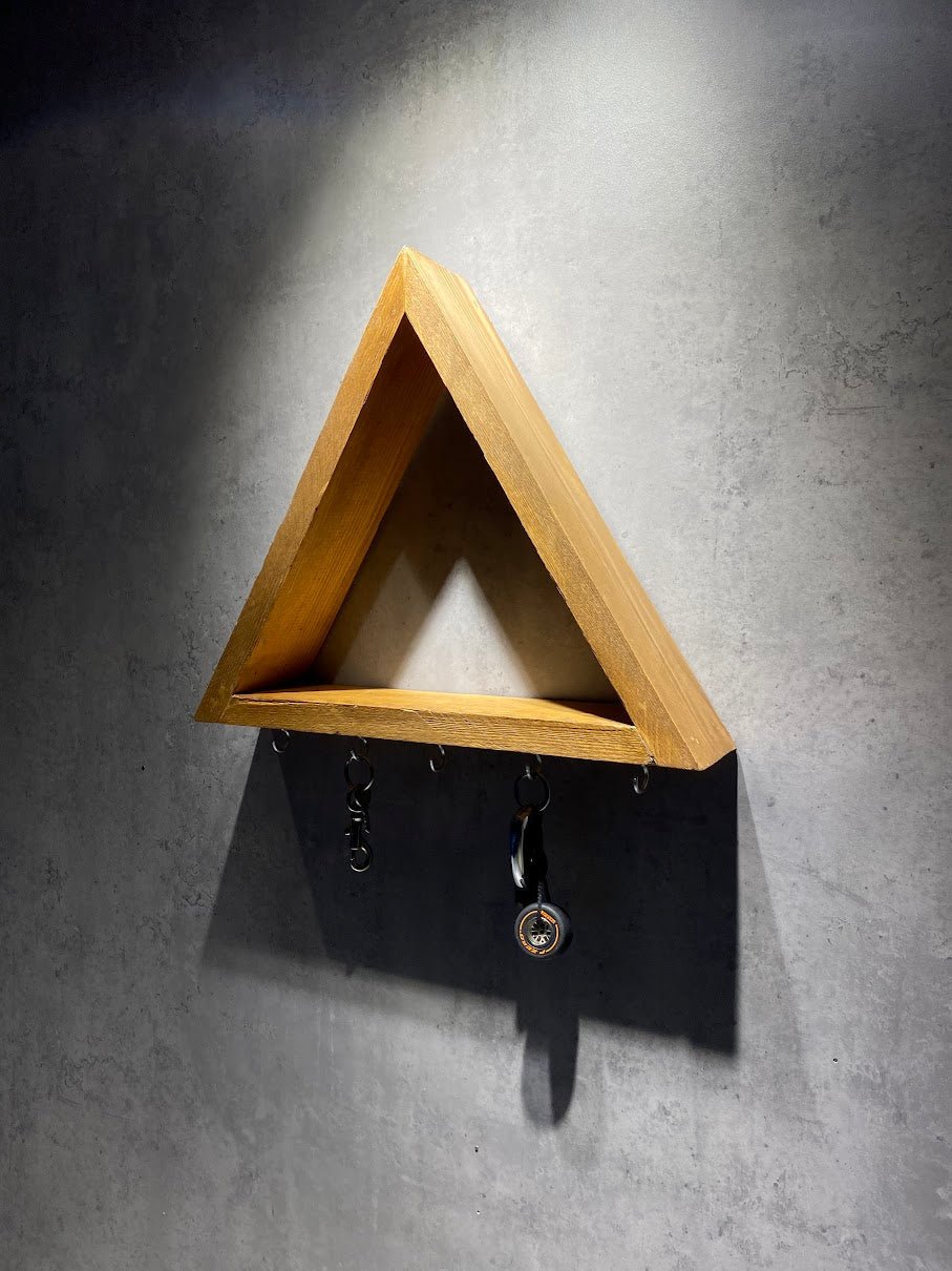 Triangle-Key-Shelf