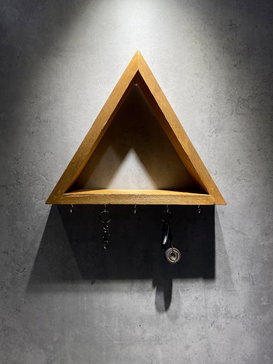 Triangle-Key-Shelf