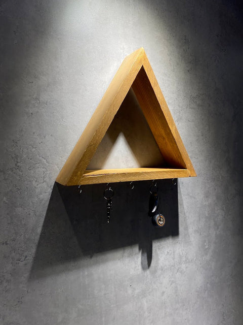Triangle-Key-Shelf